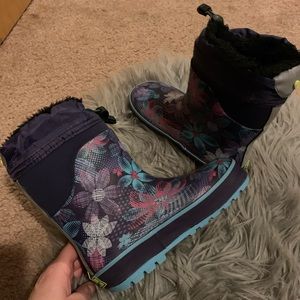 Like New! Little Girl Snow Boots! With style!